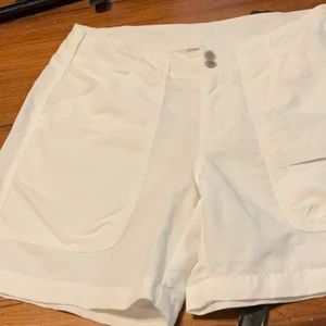 Gently used white lightweight  shorts by Bimini Bay outfitters size 6 ladies